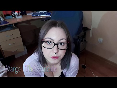 ❤️ Sexy Girl mit Brille saugt Dildo tief vor der Kamera ️ Super sex bei uns