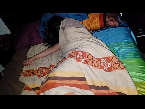 ❤️ Stiefsohn beschimpft seine junge Stiefmutter, während sie schläft. ️ Super sex bei uns